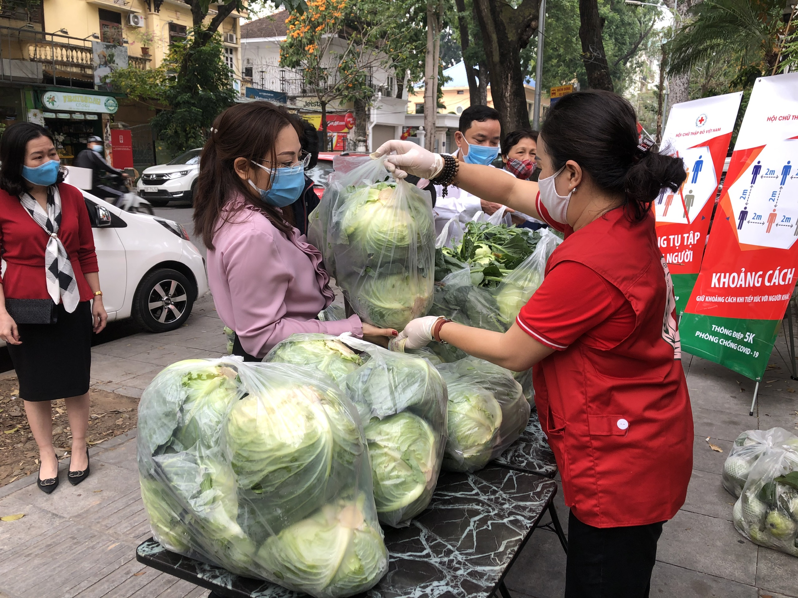 Phát động Chiến dịch “Chung sức cùng người dân tiêu thụ nông sản”